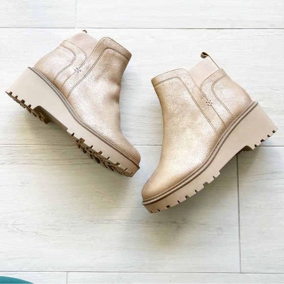 NEW DV Dolce Vita Kids' Fury Faux Leather Lug Wedge Chelsea Boot Big Kid Size 5 - Picture 1 of 10